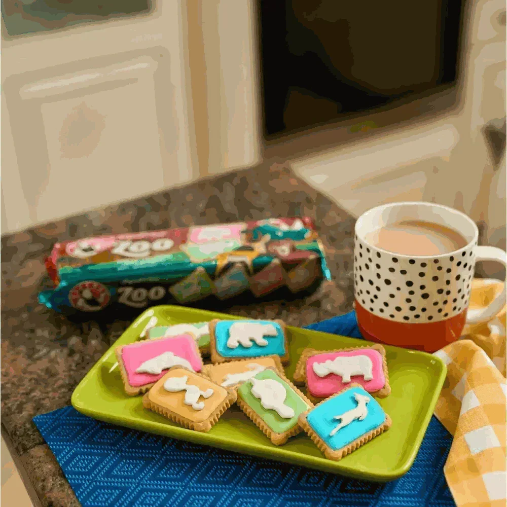 Bakers Zoo Biscuits 150g colorful iced animal-shaped party biscuits